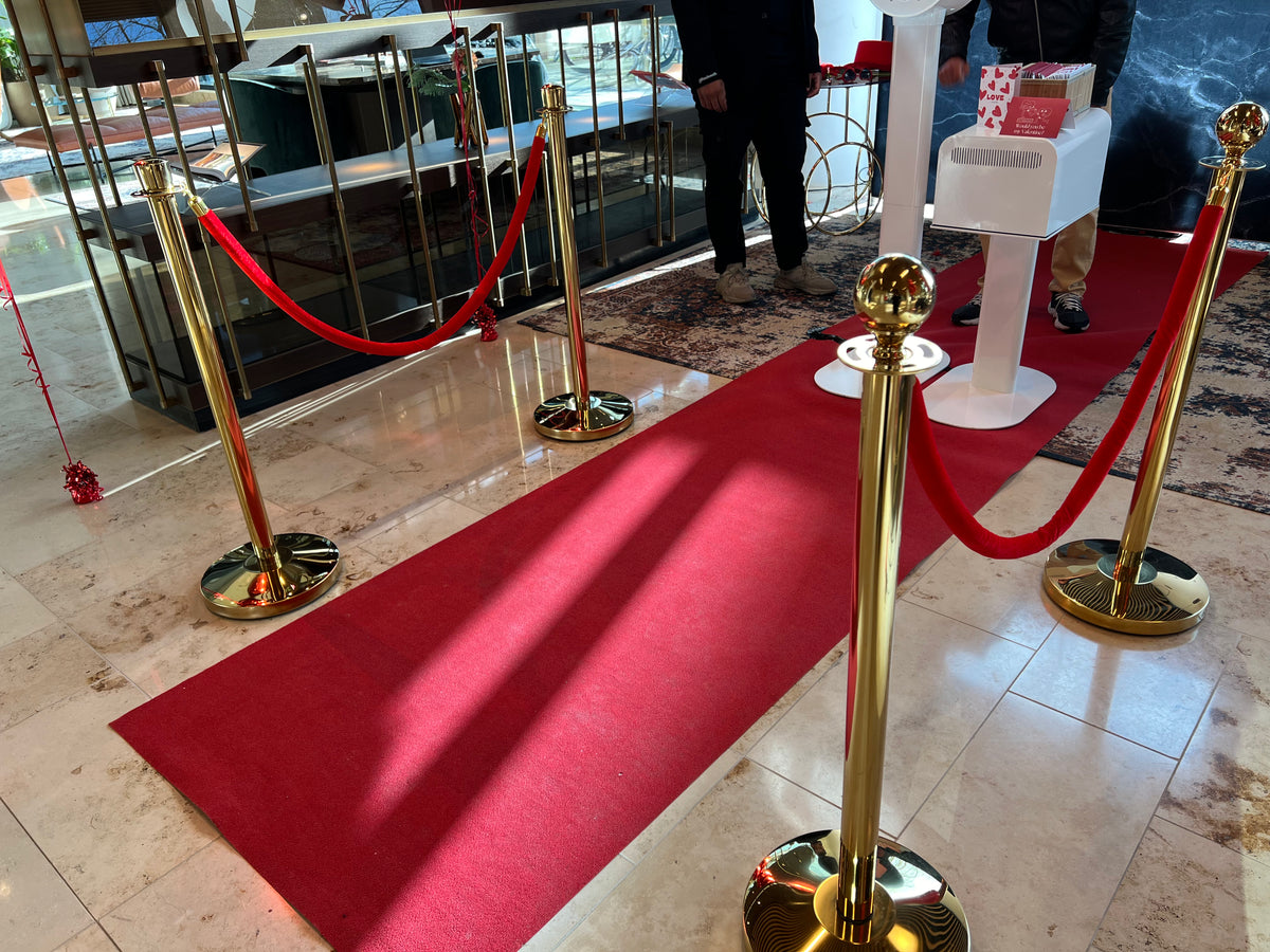 Elegante rode loper opstelling bij Glimbooth photobooth evenement